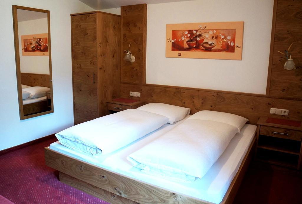 Roasnerhof Appartement Finkenberg Kamer foto