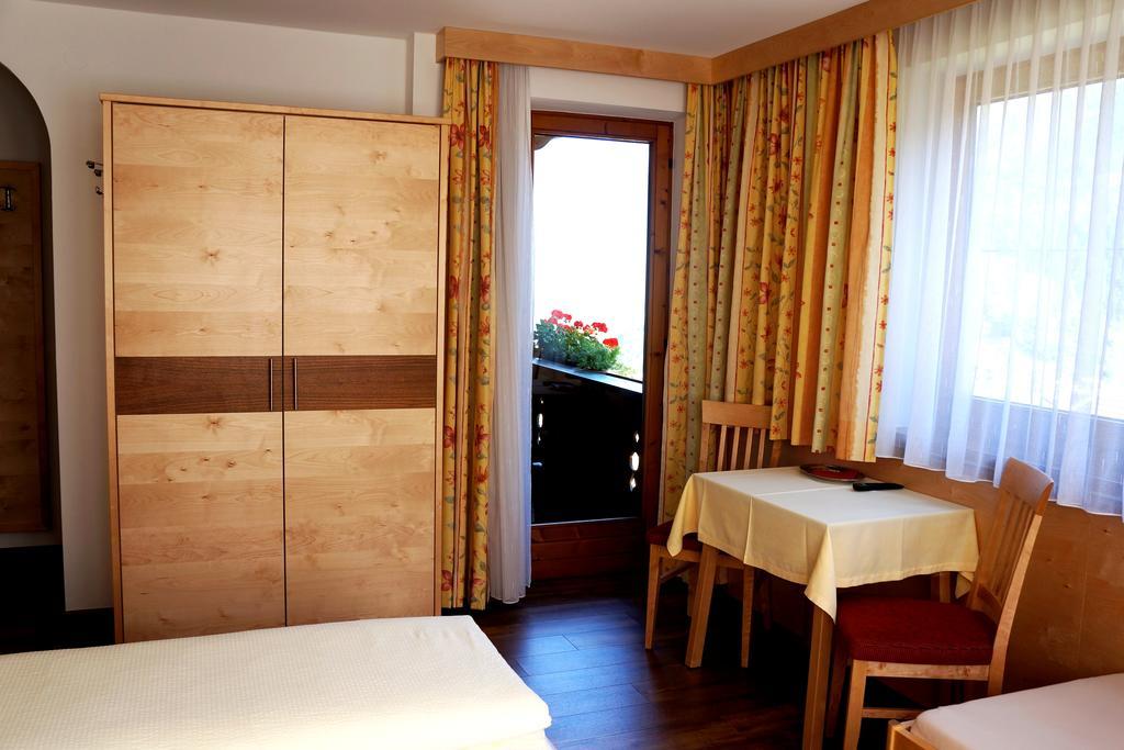 Roasnerhof Appartement Finkenberg Kamer foto