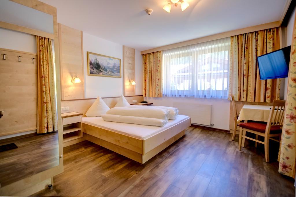 Roasnerhof Appartement Finkenberg Kamer foto